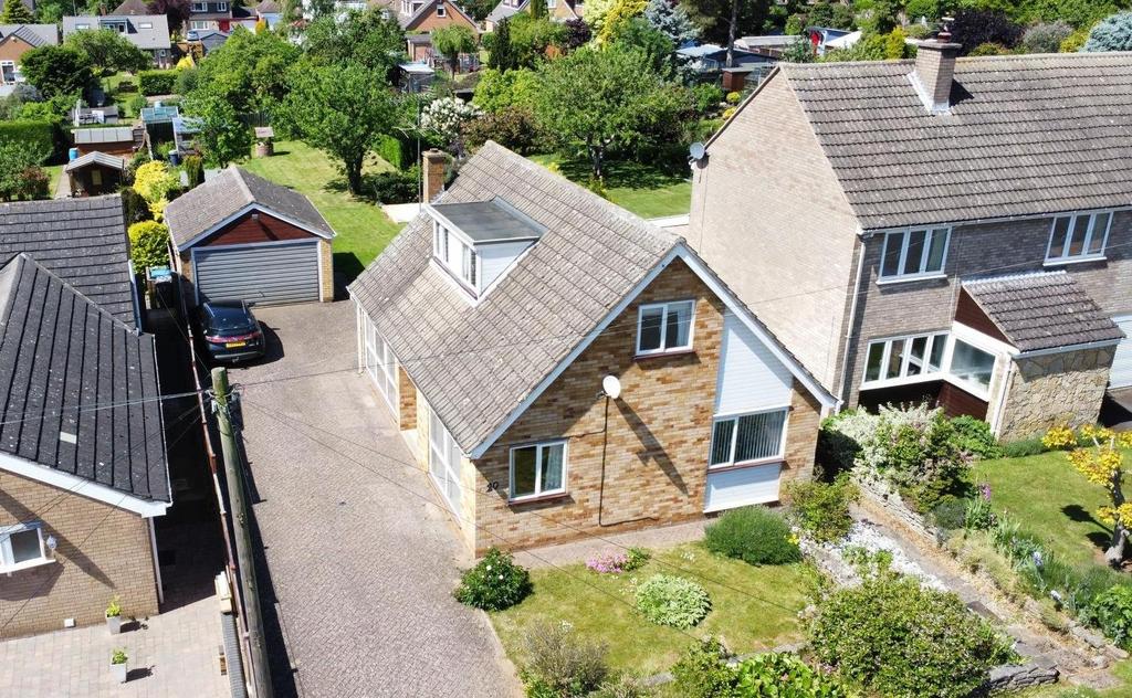 Leys Avenue, Desborough, Kettering 3 bed detached house £360,000