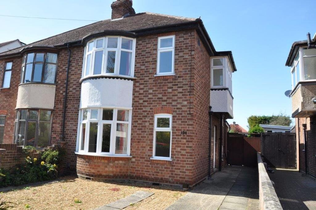 Lovell Road, Cambridge 3 bed house £1,450 pcm (£335 pw)