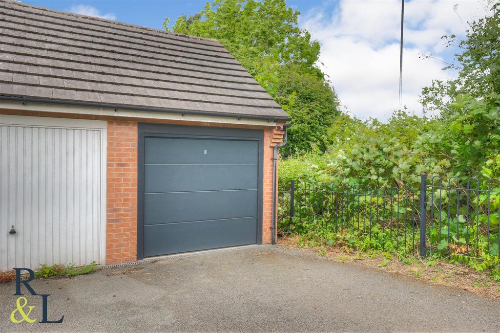 Loughborough Road, Ruddington, Nottingham 3 bed semidetached house £