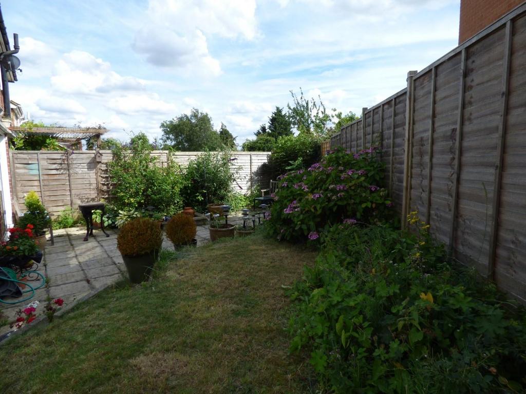 Shelbourne Road, Stratford-upon-Avon 3 bed semi-detached house - £290,000