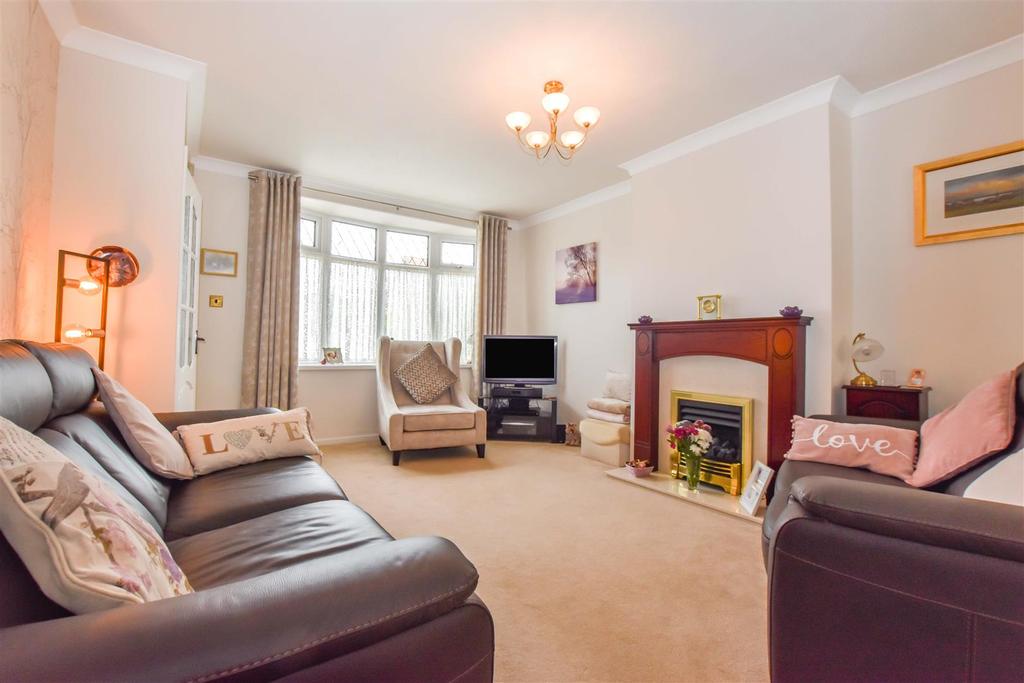 Astral Close, Hessle 3 bed semi-detached house - £200,000