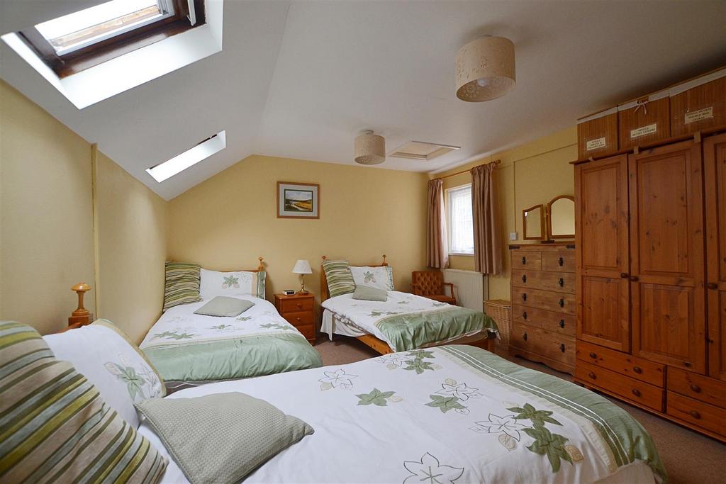 Bed 1.JPG