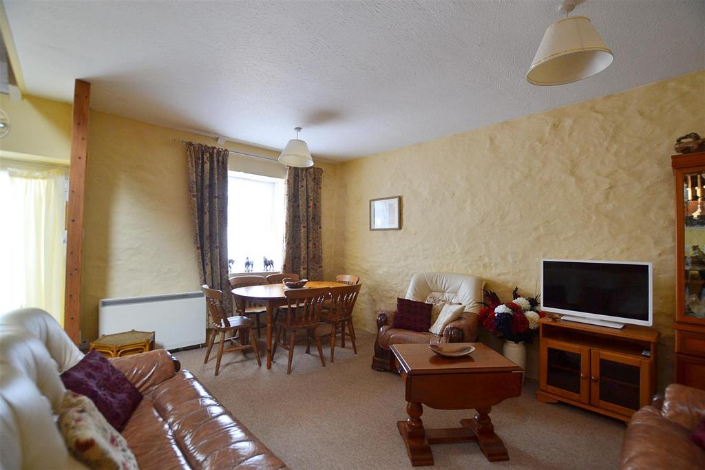 Living room...JPG