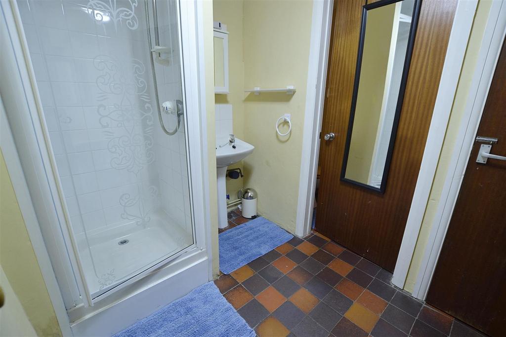 Bathroom 2.JPG
