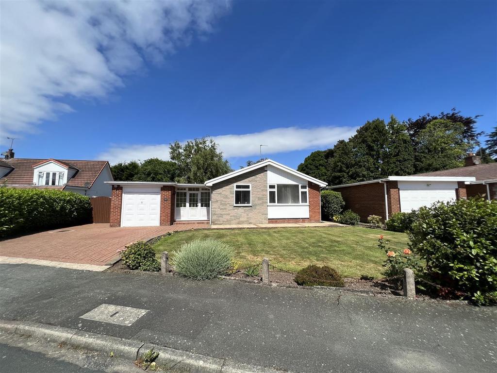 Thornton Crescent, Gayton, Wirral 3 bed detached bungalow £550,000