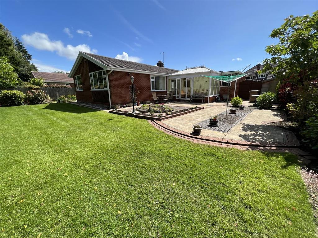 Thornton Crescent, Gayton, Wirral 3 bed detached bungalow £550,000