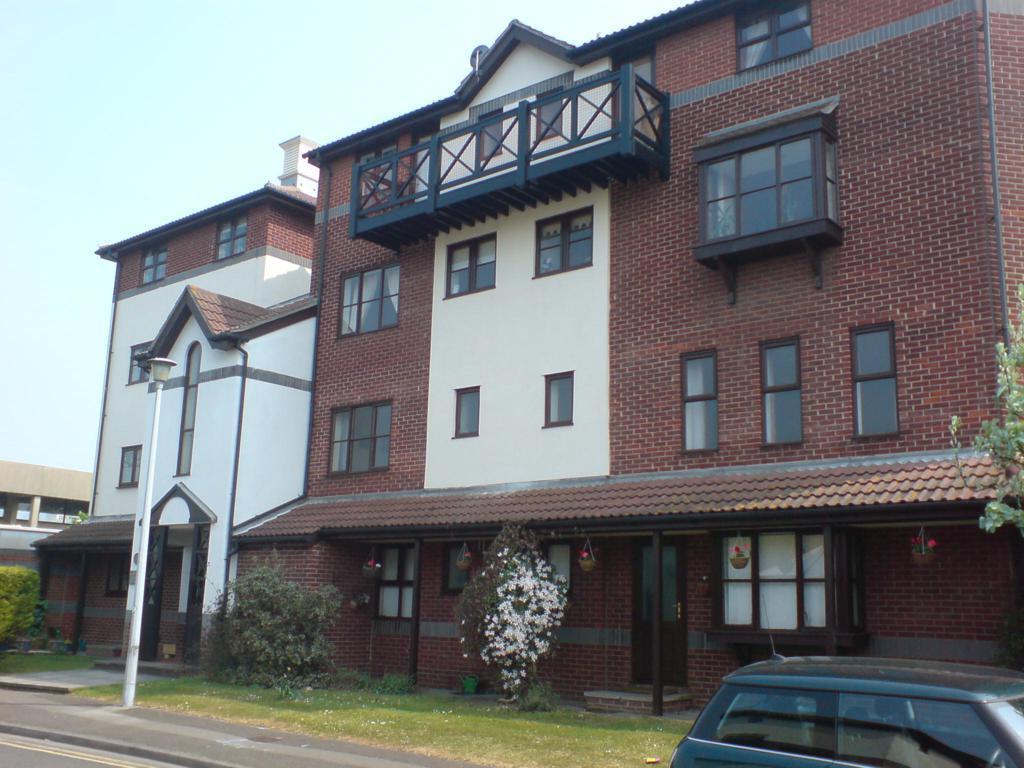 Armory Lane, Gunwharf Gate, PO1 2PF 1 bed flat £750 pcm (£173 pw)