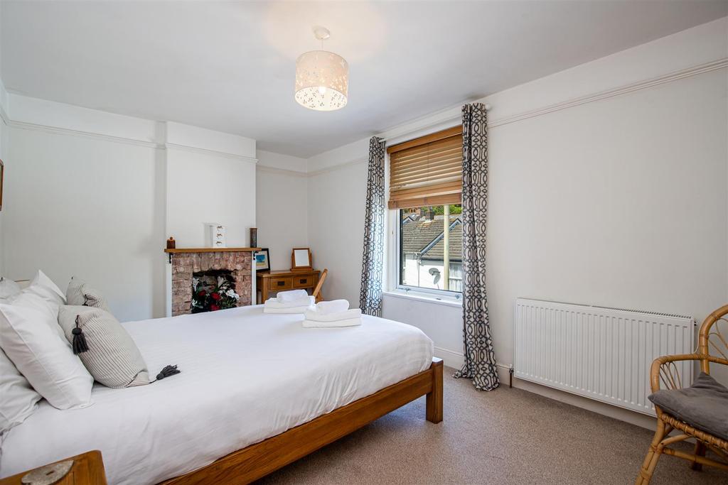 A09 - 121 Victoria Road, Crew House, Dartmouth - 2