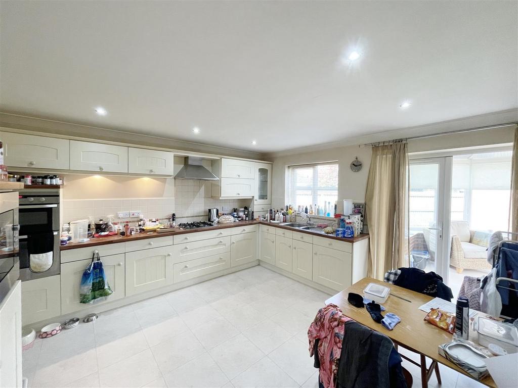 Dining kitchen