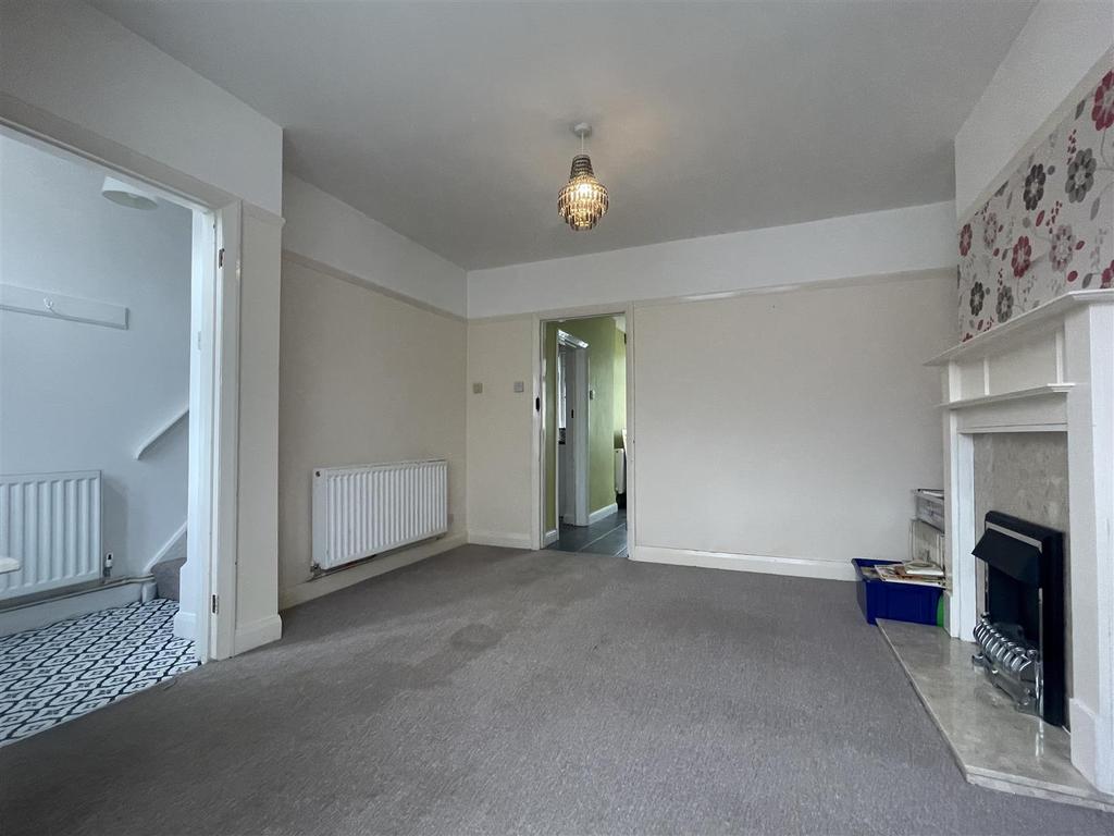 Thirlmere Road, Hinckley 3 bed semidetached house £200,000
