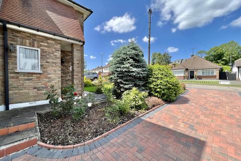 27 Burses Way, Hutton, Brentwood, CM13 2PL