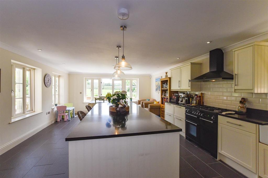 Kitchen ii.JPG
