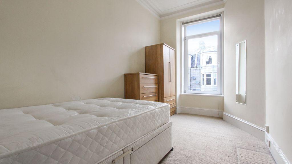 Bedroom 2 (Double)