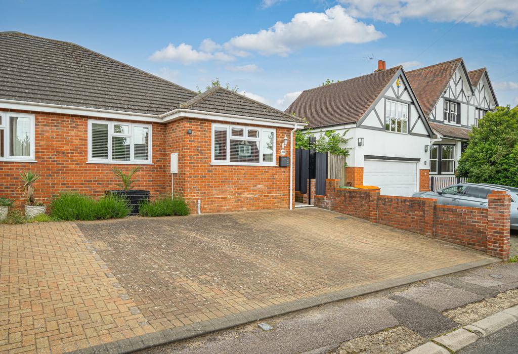 a Ashwell Street, Leighton Buzzard, Bedfordshire 2 bed bungalow for sale £400,000
