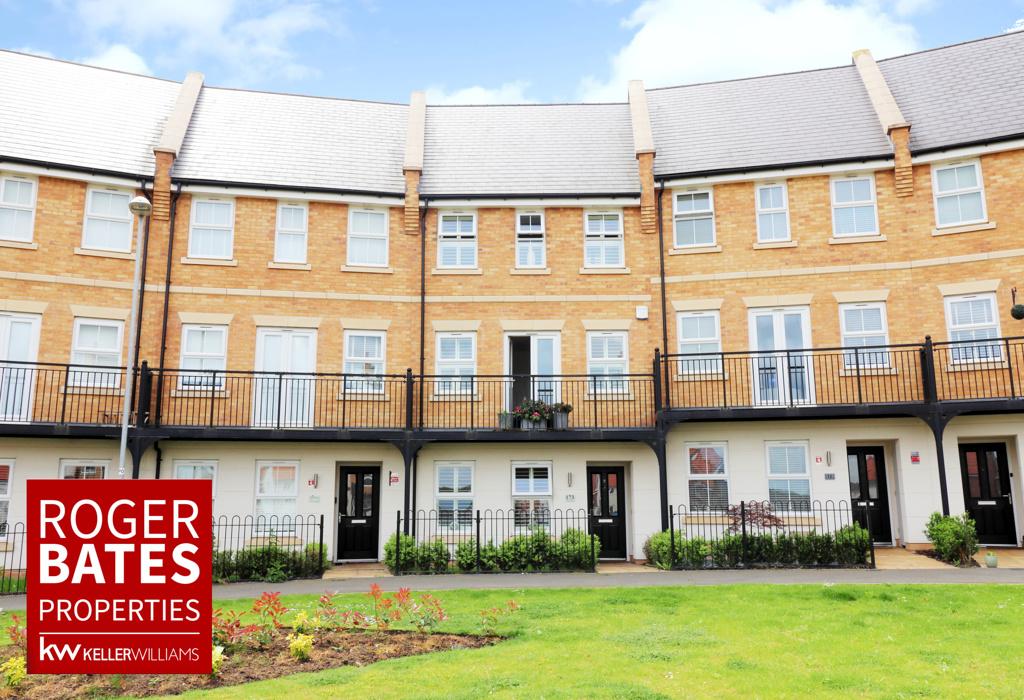 School Avenue, Dunton Fields, Laindon, Basildon SS15 4 bed terraced