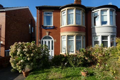 3 bedroom semi-detached house to rent, Park Road, Blackpool, FY1 6RW