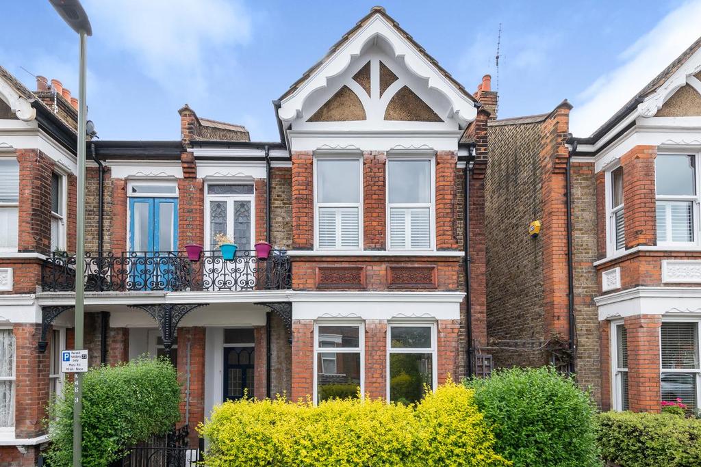 Kendall Road, Beckenham 2 bed flat £465,000
