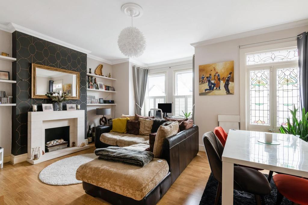Kendall Road, Beckenham 2 bed flat £465,000