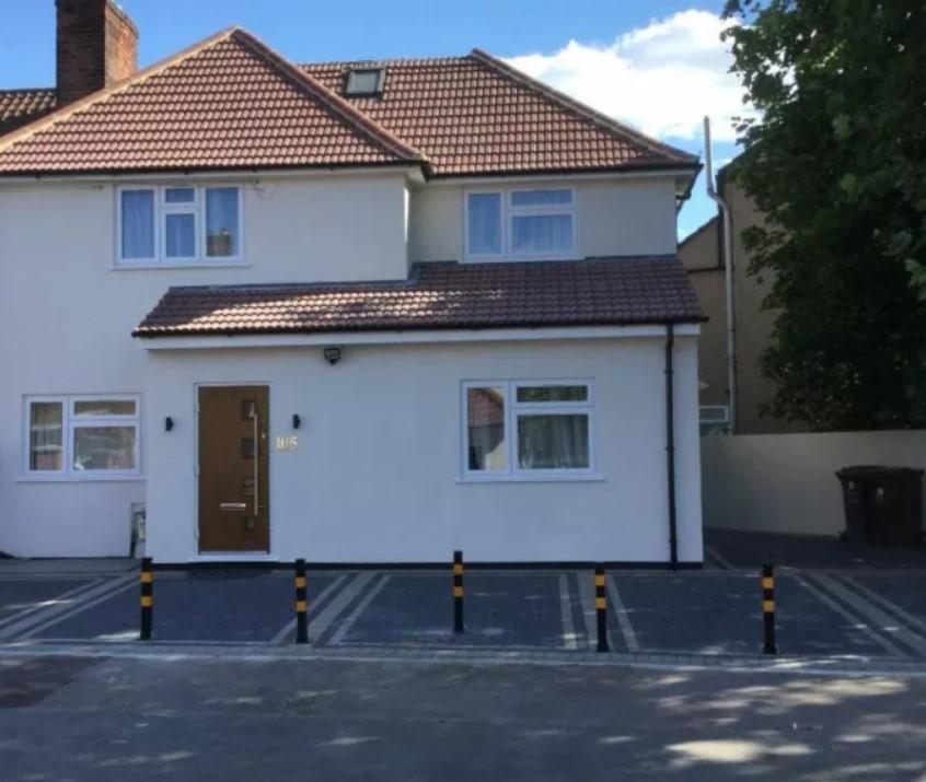 Studio Flat Dagenham Studio £900 pcm (£208 pw)