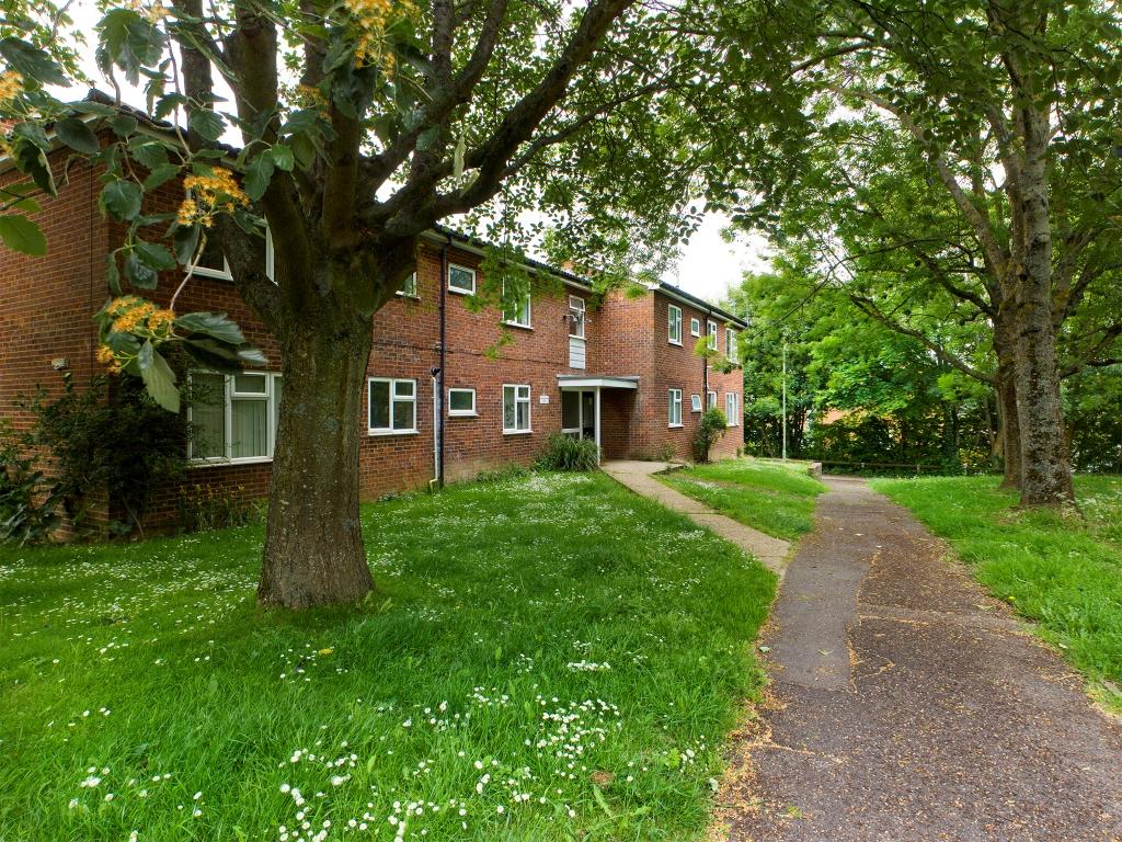 Evesham Walk, Popley, Basingstoke, RG24 1 bed flat £800 pcm (£185 pw)