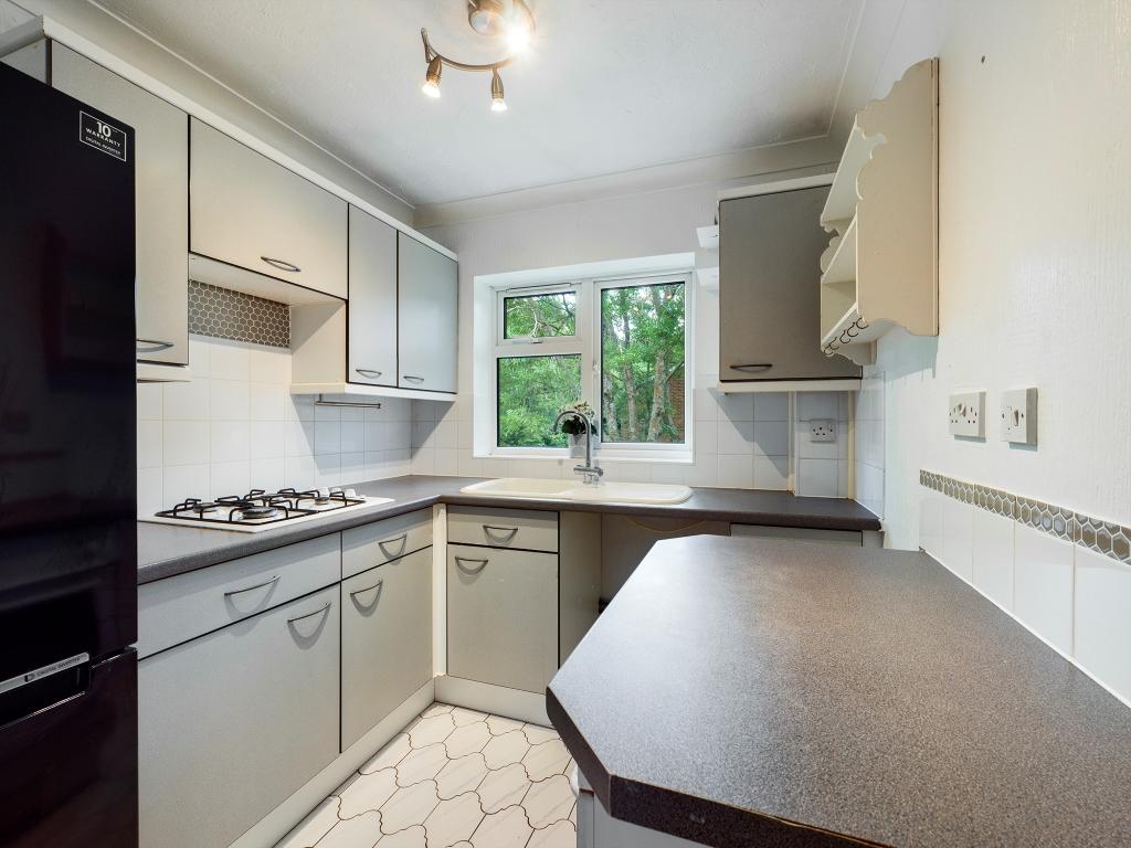 Evesham Walk, Popley, Basingstoke, RG24 1 bed flat to rent £850 pcm
