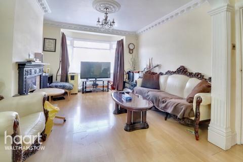 8 Carnanton Road, London, E17 4DA
