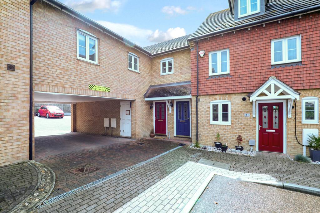Monarch Drive, Kemsley, Sittingbourne, Kent, ME10 2GE 2 bed £195,000