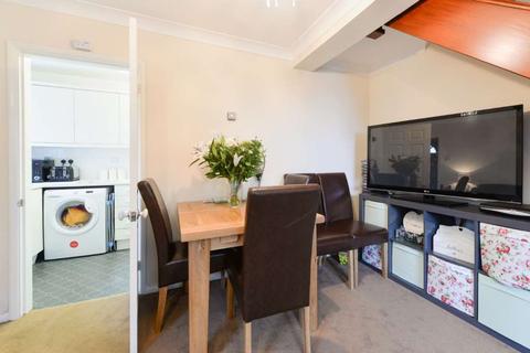 2 bedroom house to rent - Epsom Downs