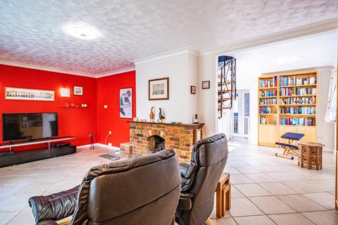 Lloret Beech Lane, Woodcote, Reading, RG8 0PY