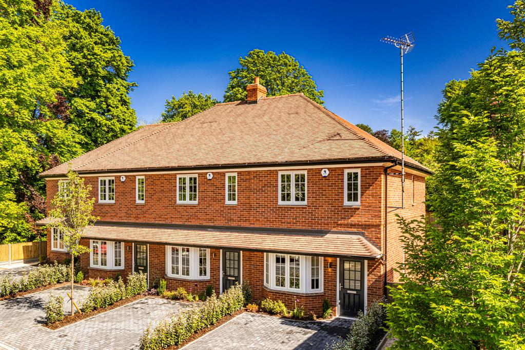 12 Ash Hurst, Goring on Thames, RG8 2 bed property £480,000