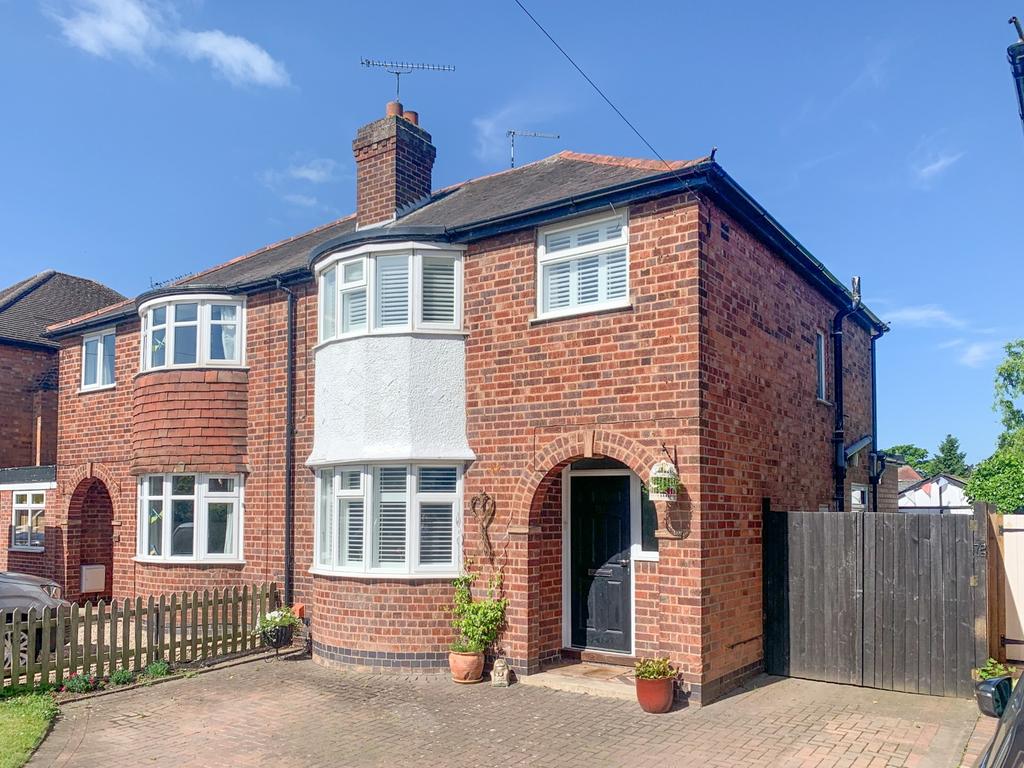 Stratford Road, Warwick... 3 bed semidetached house £400,000