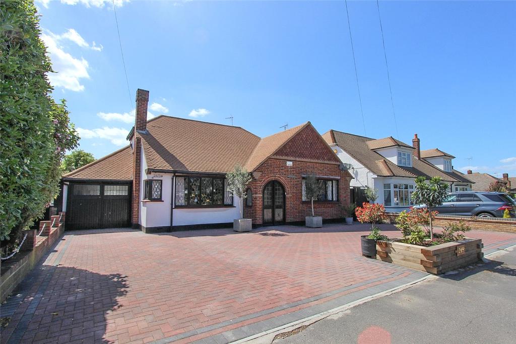 Thorpe Hall Avenue, Thorpe Bay, Essex, SS1 3 bed bungalow - £755,000