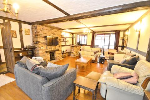 4 bedroom end of terrace house for sale - Leas Drive, Iver, Buckinghamshire, SL0