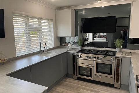 132 Lunedale Road, Dartford, DA2 6HT
