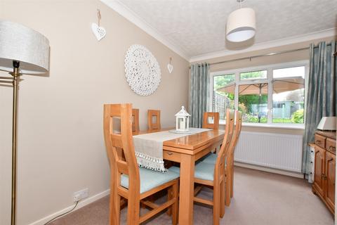 4 Denesway, Meopham, Gravesend, DA13 0EA