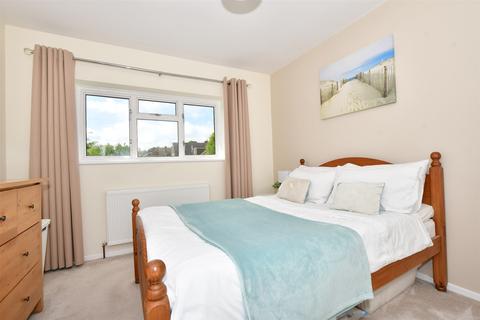 4 Denesway, Meopham, Gravesend, DA13 0EA