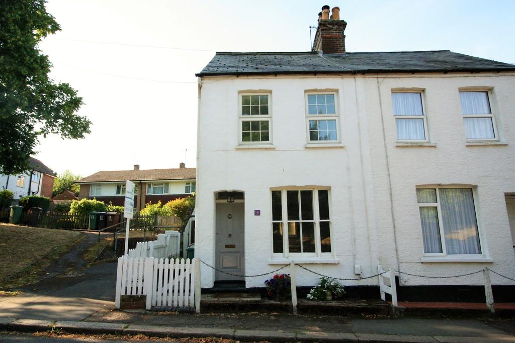 St Johns Road, Redhill 2 bed semidetached house £415,000