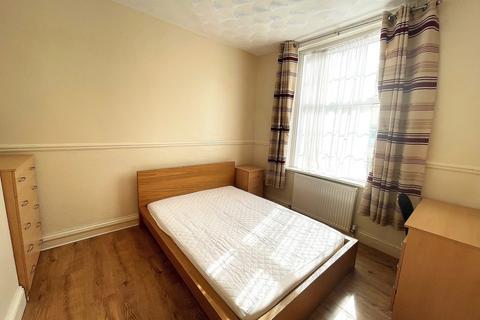 3 bedroom terraced house to rent, Highland Road, Southsea