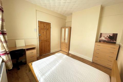 3 bedroom terraced house to rent, Highland Road, Southsea