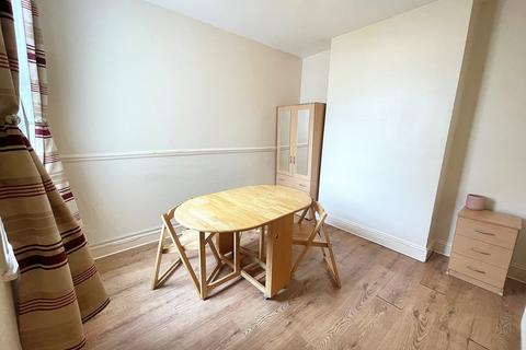 3 bedroom terraced house to rent, Highland Road, Southsea