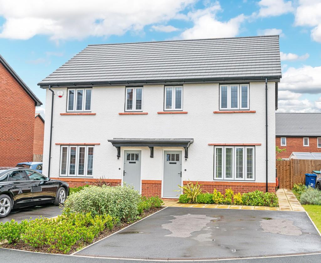 Crowleygreen Gardens, Appleton Thorn 3 bed semidetached house £1,350