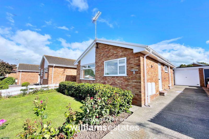 Dwyfor Court, Prestatyn 2 bed detached bungalow £215,000