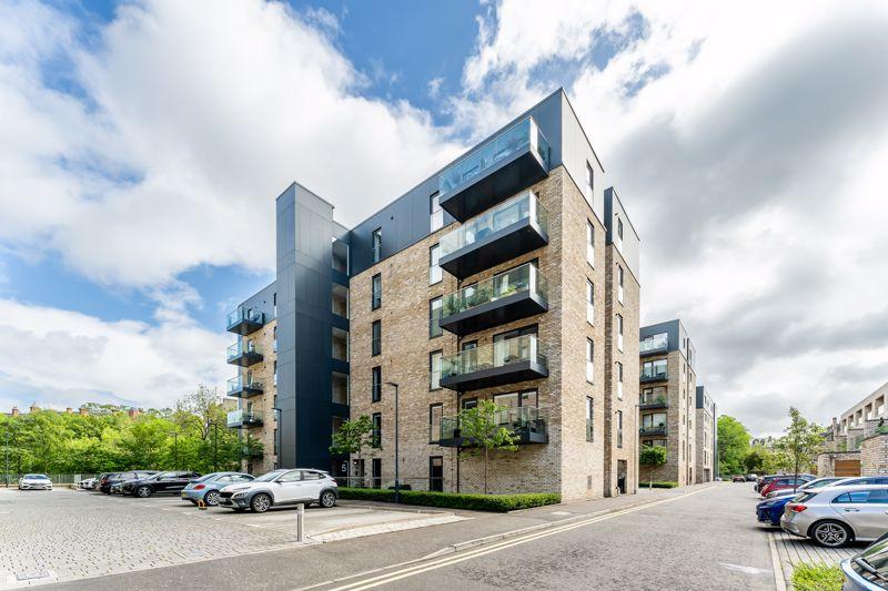1/1 5 Hamilton Gardens, Glasgow, G12 8BD 2 bed apartment £2,500 pcm