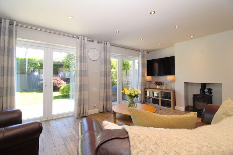 Elmdale Drive, Aldridge, WS9 8LQ 3 bed semidetached house £325,000