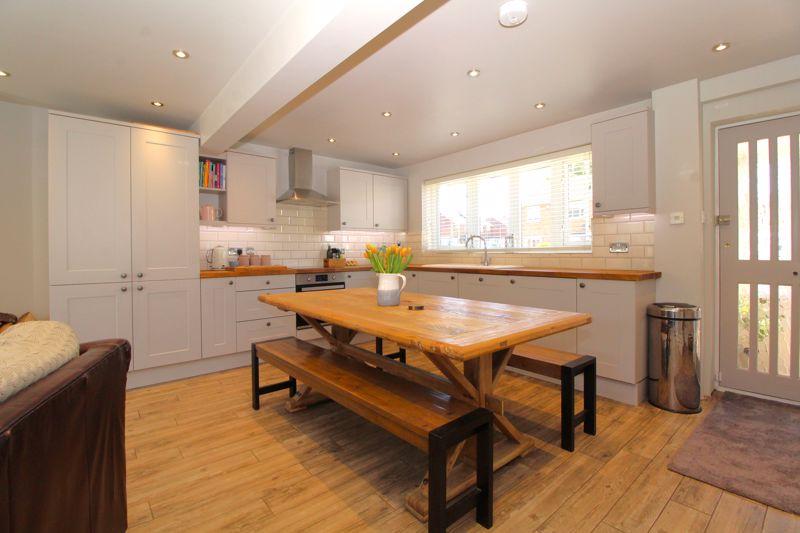 Elmdale Drive, Aldridge, WS9 8LQ 3 bed semidetached house £325,000