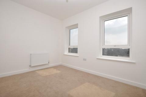 2 bedroom flat to rent - Eastwood Road , Rayleigh , SS6