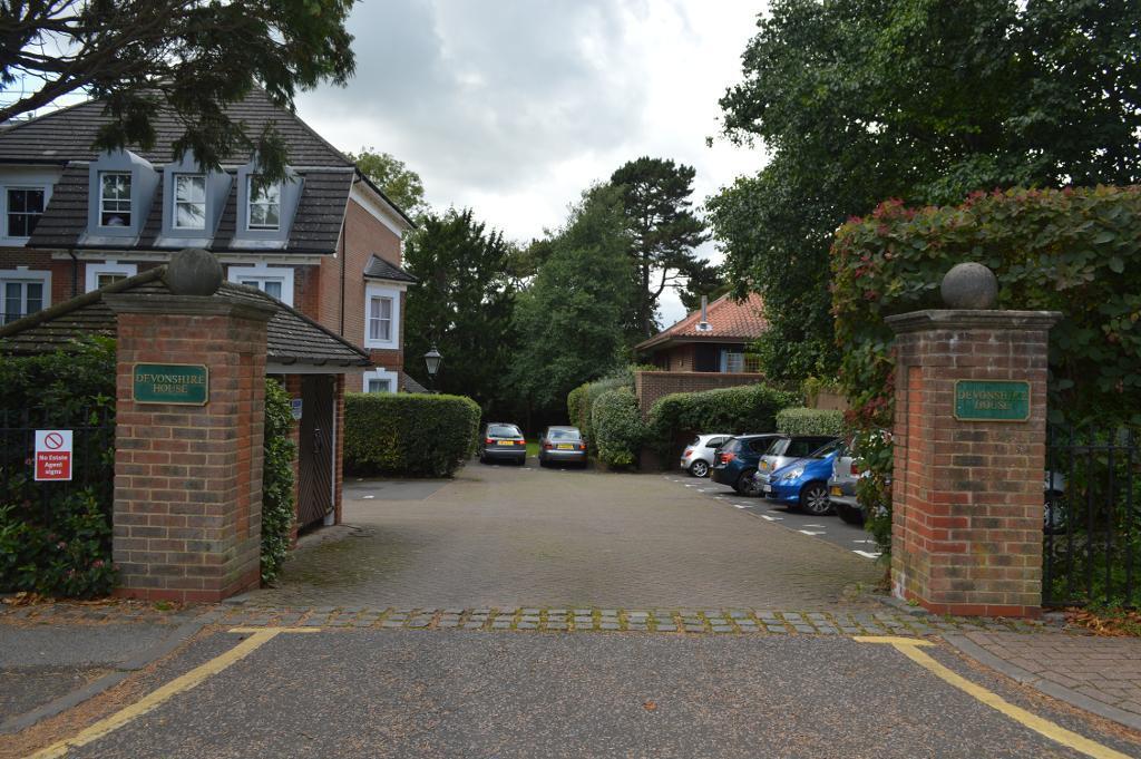 Entrance/car park