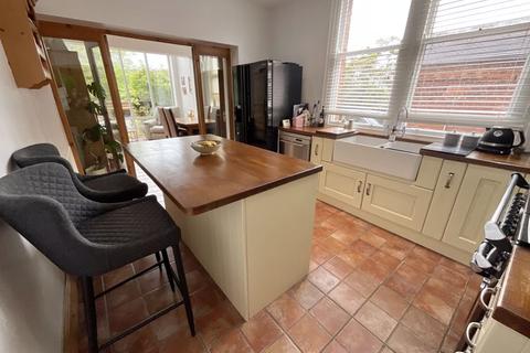 5 bedroom semi-detached house for sale - Station Road, Stone