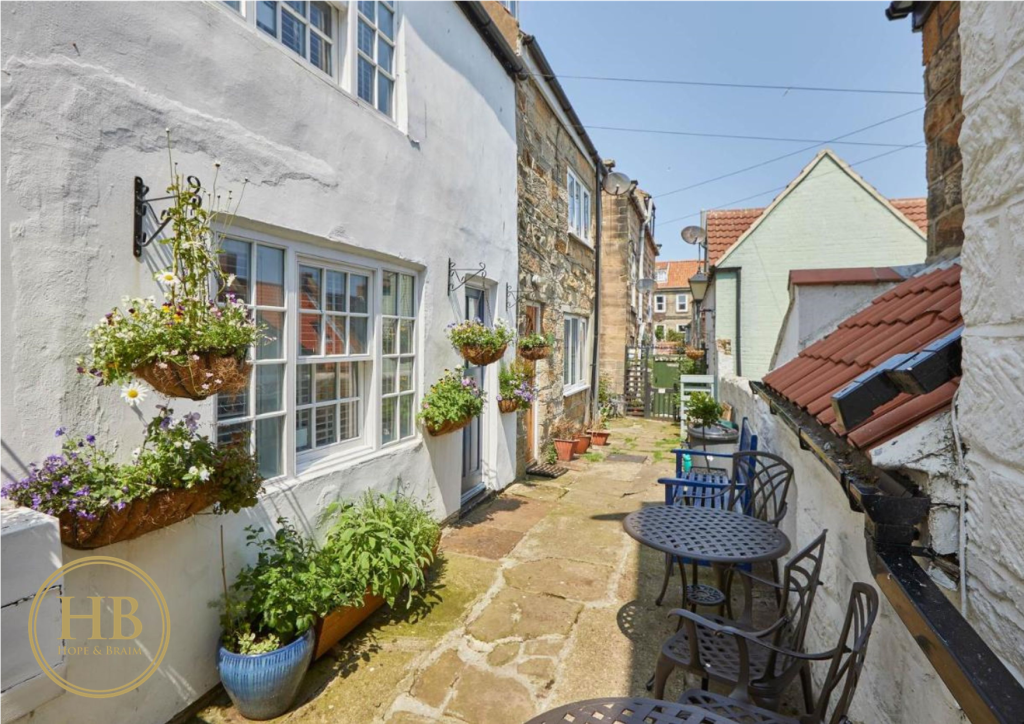 Amber Cottage, 3 Oystons Yard 2 bed cottage £285,000
