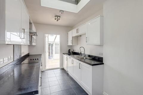 2 bedroom flat for sale, Station Road, Westcliff-on-sea, SS0
